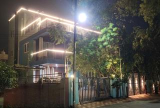 Cozy Urban Escape - 5