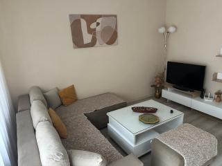 Ira's Square Apartment with Free Parking - Skopje - 8