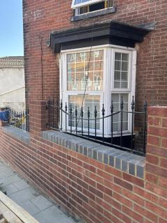 Charming 1-Bedroom with Balcony - 8