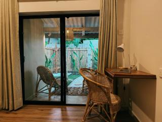Kickin' Surf Lodge - 3