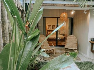 Kickin' Surf Lodge - 6