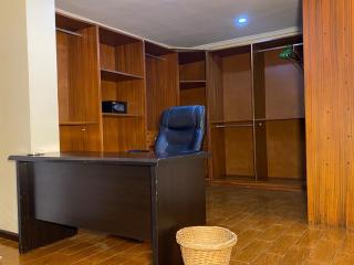 Serene 3BR Retreat with Lush private Garden, mini gym and spa access - 1