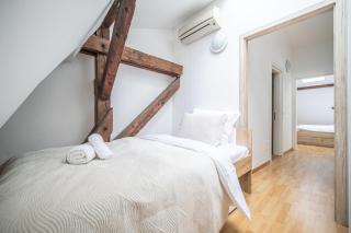 Elegant Main Street Apartment - Košice - 6