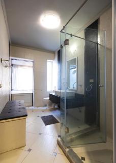 Chic Modern 4-Bedroom Apartment-Maadi Sarayat - 9