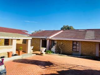 Genius Guesthouse & Tours - Maseru - 0