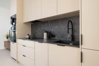Bright Studio in Katowice with Parking, Sauna & Gym by Noclegi Renters - Katowice - 9