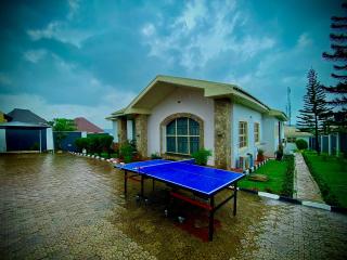 Serene 3BR Retreat with Lush private Garden, mini gym and spa access - Abeokuta - 5
