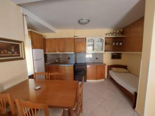 Apparently - Sarandë - 6