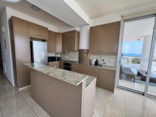 Sea View City Beach Apartment - Larnaca - 9