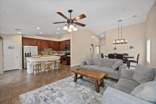 4bdrm 2bath Modern Getaway KING Bed Sleeps 8 - Bakersfield - 6