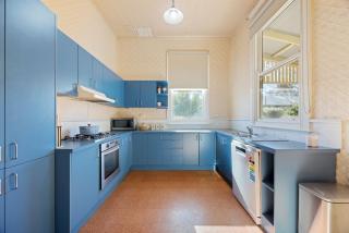The Parade - Mansfield - Sleeps 8 - Mansfield - 4