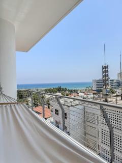 Sea View City Beach Apartment - 9