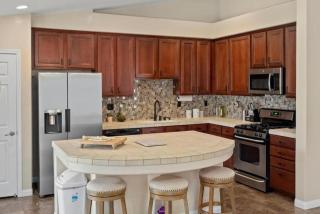4bdrm 2bath Modern Getaway KING Bed Sleeps 8 - Bakersfield - 5