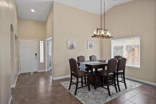 4bdrm 2bath Modern Getaway KING Bed Sleeps 8 - Bakersfield - 3