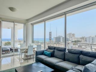 Sea View City Beach Apartment - 8