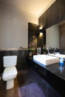 Chic Modern 4-Bedroom Apartment - 2