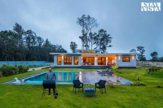 Serenova Modern Villa Perfect for Family Getaways with Pool, Bar,Lawn - 8