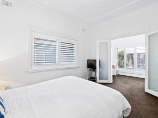 Bondi Family Escape with parking,moments to beach! - 3