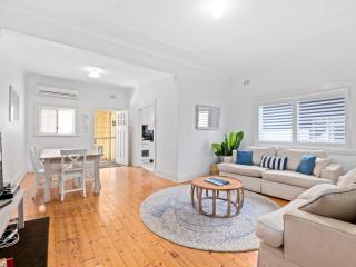 Bondi Family Escape with parking,moments to beach! - 2