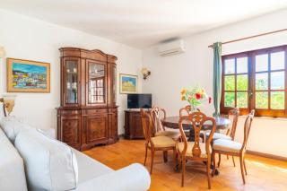 5' from the Sea, Villa with Large Garden and BBQ - - 5