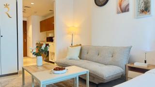 Modern & Calm Studio Stay Big TV Sofa Kitchen - Abu Dhabi - 0