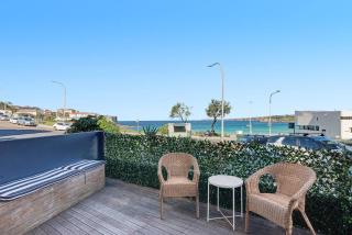 The Retreat : Beachfront View + Parking - 3