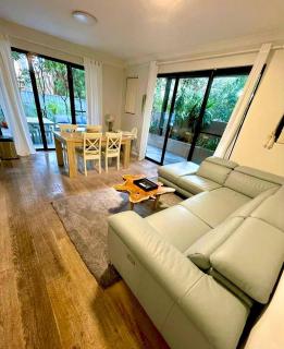 Serenity Beach Rd~Secured Parking~ 2 min. to beach - 8