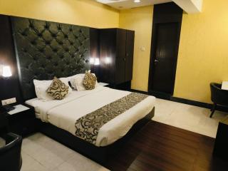 Hotel The Golden Oak Central by Citrus Prime - 1