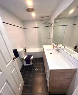 Serenity Beach Rd~Secured Parking~ 2 min. to beach - 3