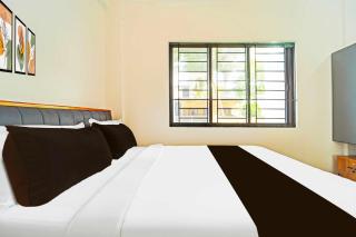 Collection O Kalamassery Near Medical College - Kakkanad - 3