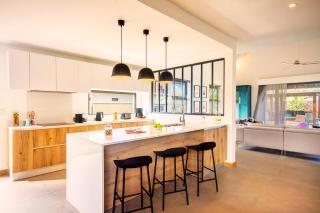 Mythic Suites & Villas by MJ Holidays - Grande Gaube - 4