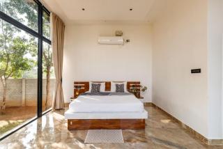 The Farmstays CHRPoolGlass RoomsACWi-FiLawn - 2