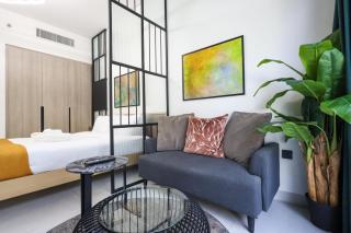 Elite LUX Holiday Homes - Relax Unwind in Stylish JVC Studio Dubai - 2
