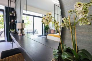 Elite LUX Holiday Homes - Relax Unwind in Stylish JVC Studio Dubai - 1