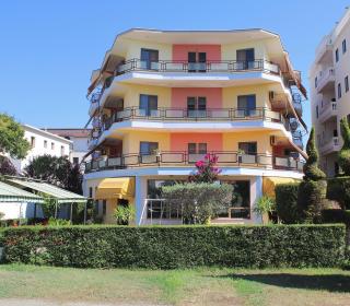 Hotel Martini - Velipojë - 0