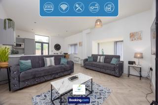 2 Bedroom Apartment By Green Haven Escapes Short Lets & Serviced Accommodation In Leeds with Free WiFi & Parking - Farnley - 0