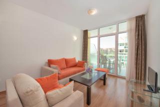 Sunny Holiday Apartments - 9