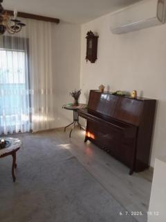 Hiža Guesthouse - 1