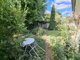 Atypical apartment - panoramic view of wooded garden - 1
