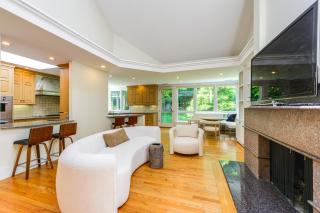 18 Mi to Boston - Stylish Unit in Upscale Enclave! - Weston - 0