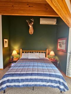 Bear Mountain Lodge. 560 Acre Wooded Estate. - 4