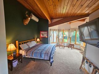 Bear Mountain Lodge. 560 Acre Wooded Estate. - 8