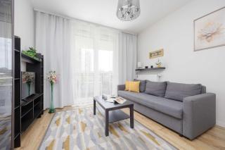 Modern Apartment with Parking next to the Airport in Warsaw by Noclegi Renters - Warsaw - 3