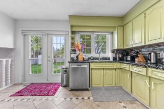 stylish but fresh and comfortable home - Edmonton - 1