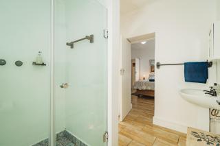Silver Spray Beach Accommodation - Victoria Bay - 4