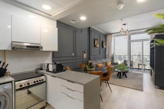 BLVD - Upgraded Highrise Suites - 2