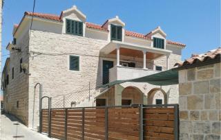 Gorgeous Apartment In Slatine With Wifi - Slatine - 0