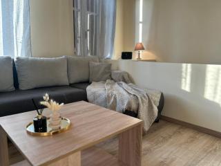 Alley Home - Mythimna - 9