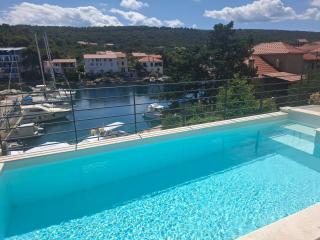 SOL luxury residence near the beach with shared heated pool - 9