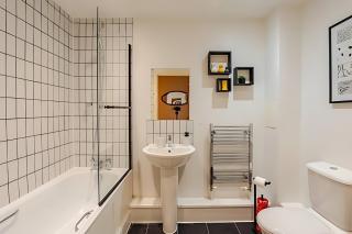 Beautiful and Modern 2 Bed Flat in Greater London - 5